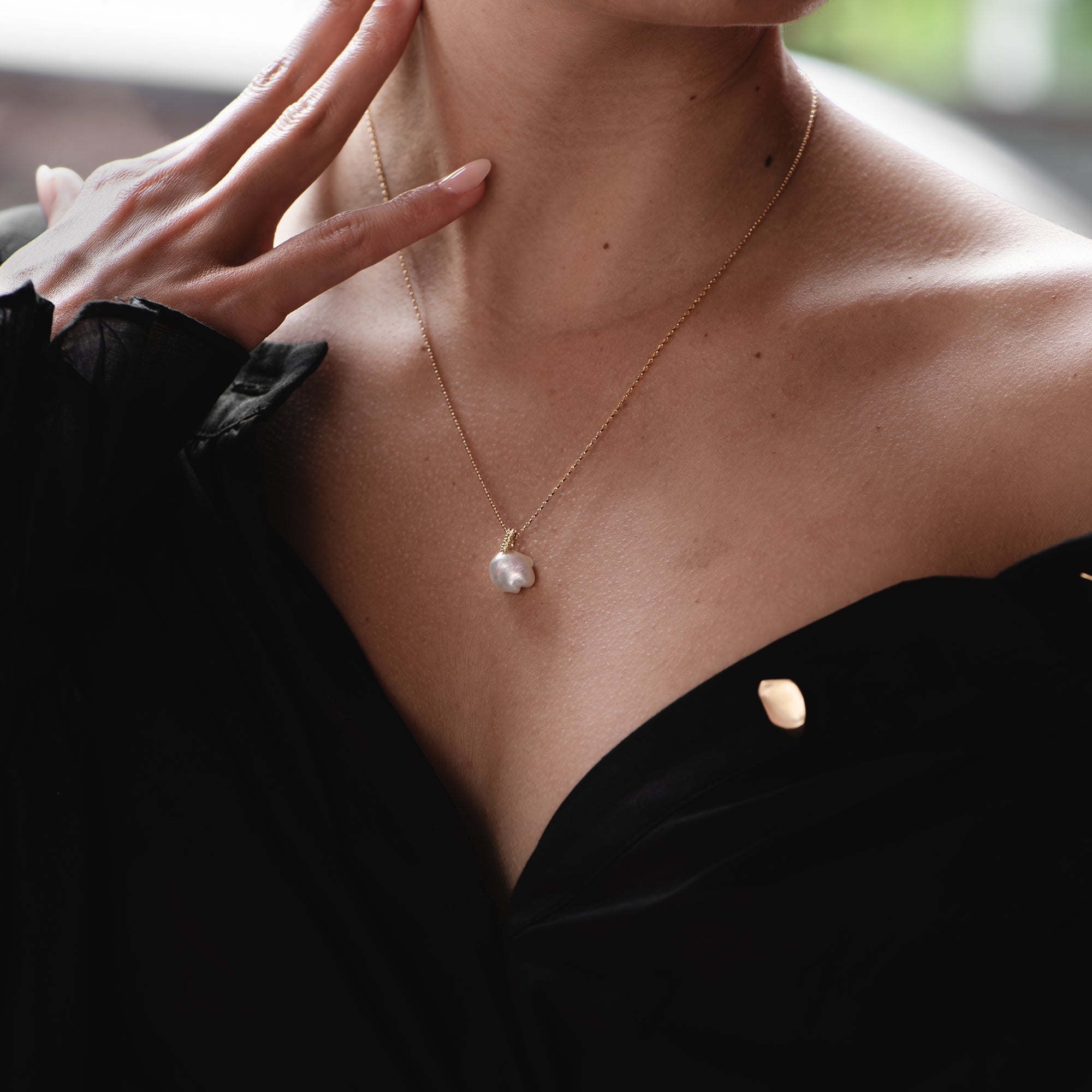 Lune Necklace | White Keshi Pearl and Golden Diamond Necklace